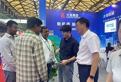 CISMA2025现场直击 | 尊龙凯时机械集团展位人气爆棚，超高速绗绣机引全球客商瞩目